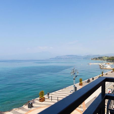 לאזיסה La Vista Postcard Hotel מראה חיצוני תמונה