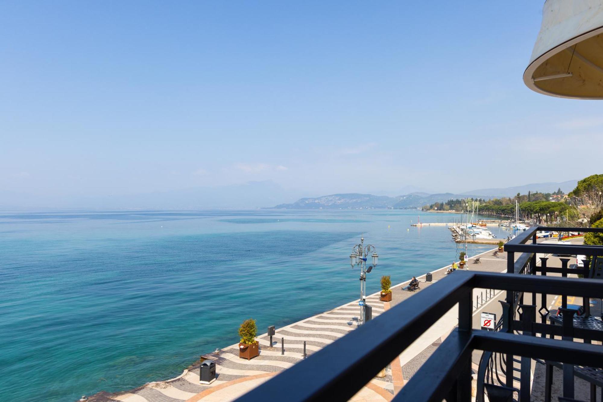 לאזיסה La Vista Postcard Hotel מראה חיצוני תמונה